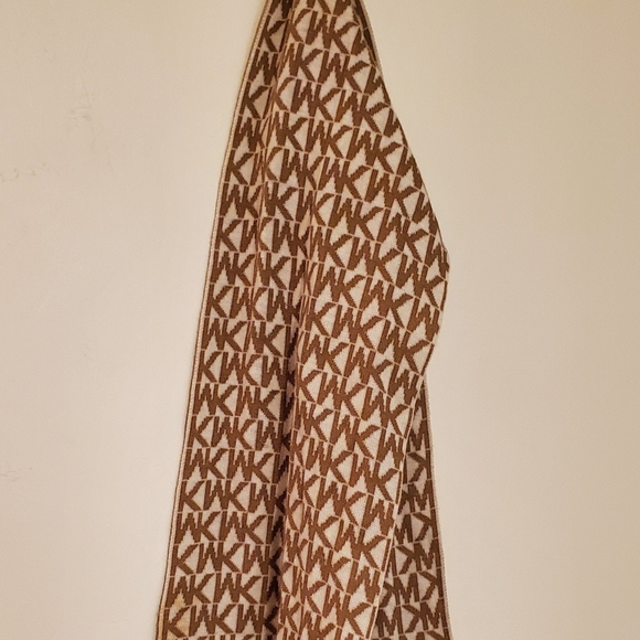 Michael Kors Tan and White Logomania Knitted Winter Scarf - Picture 6 of 9